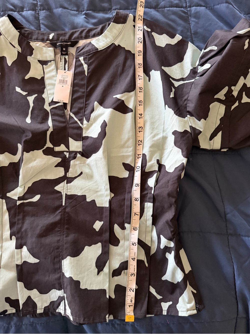 NWT | M | Pintuck Puff Sleeve Top | Abstract Mint/Black |Banana Republic Factory - Picture 15 of 16